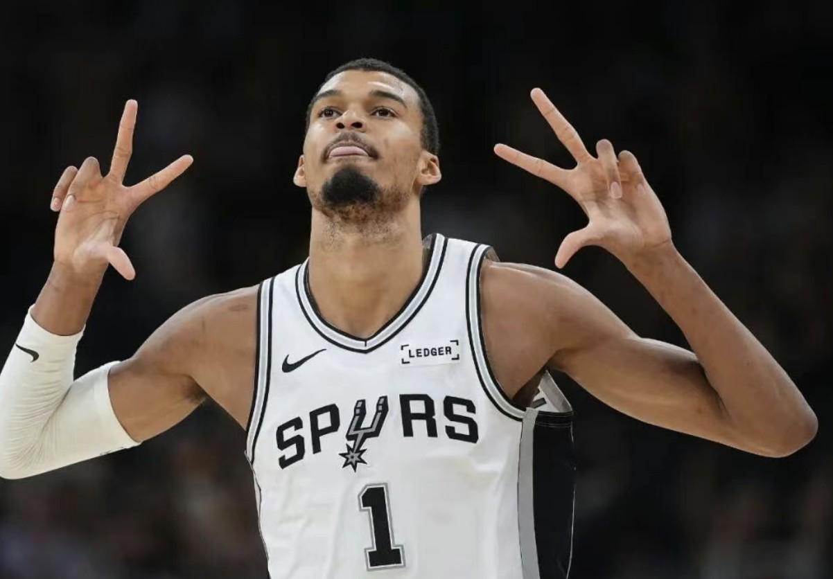 文班亚马5场狂砍165分57板19帽，继2006年姚明之后首人